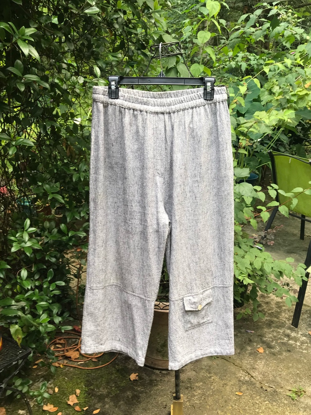 TooFan- BLACK/WHITE TEXTURED COTTON CROP PANTS- Size XL- EUC